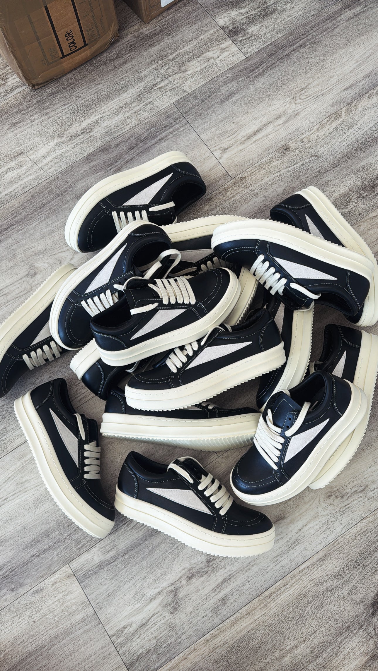 Chic Sneakers  image 0